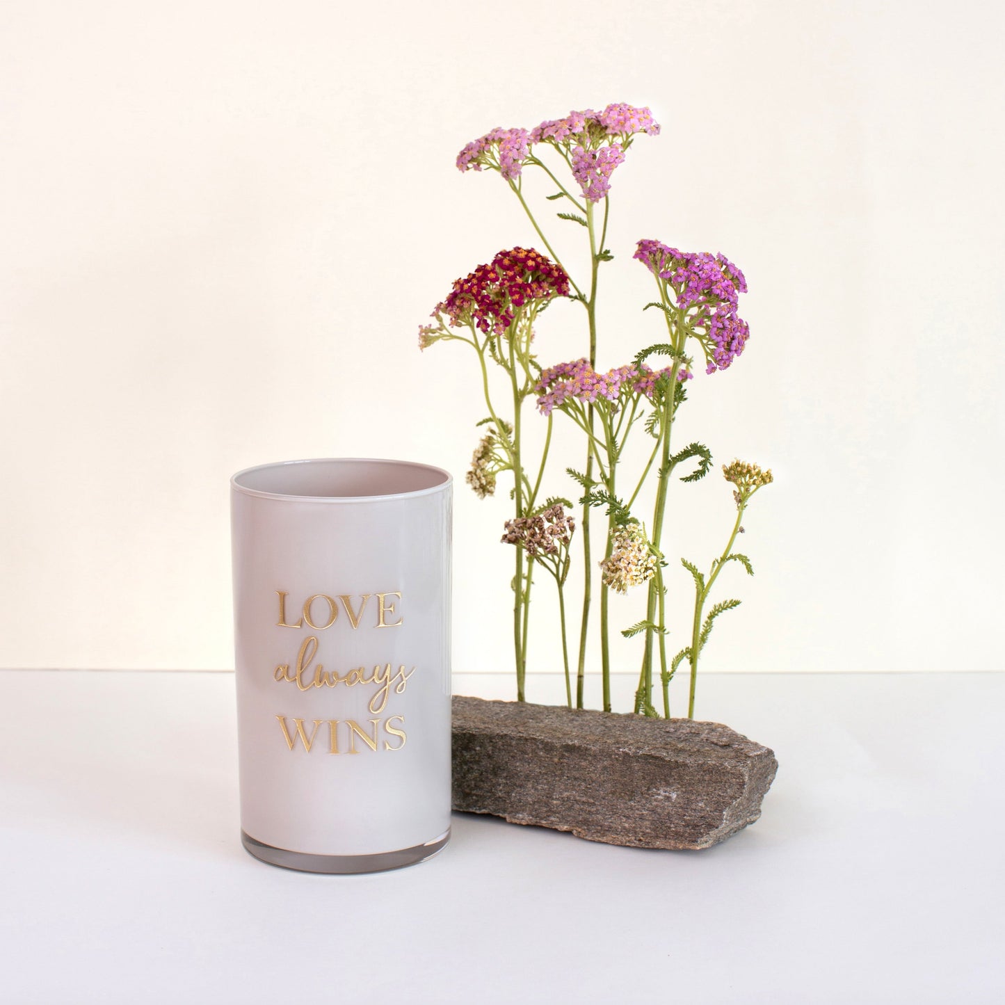 Love Always Wins Vazo