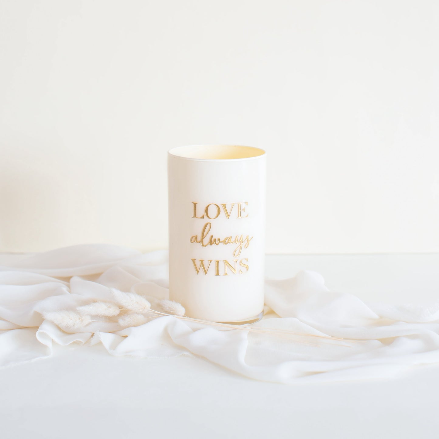 Love Always Wins Vazo