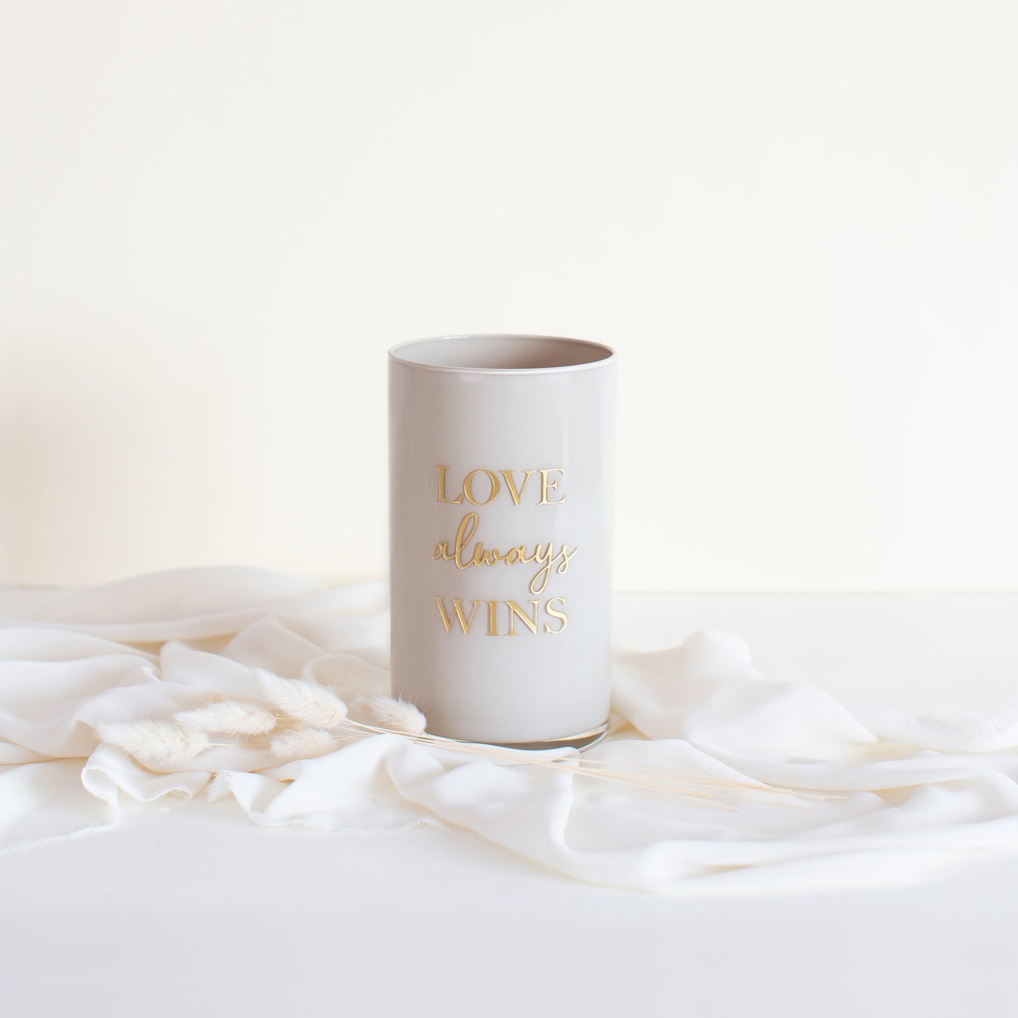 Love Always Wins Vazo