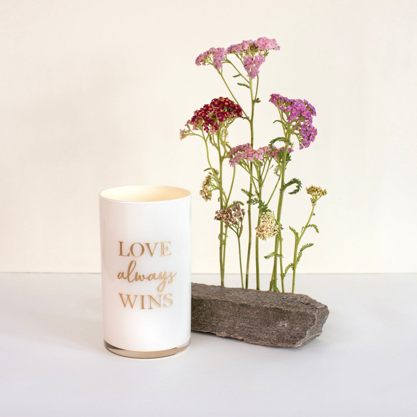 Love Always Wins Vazo