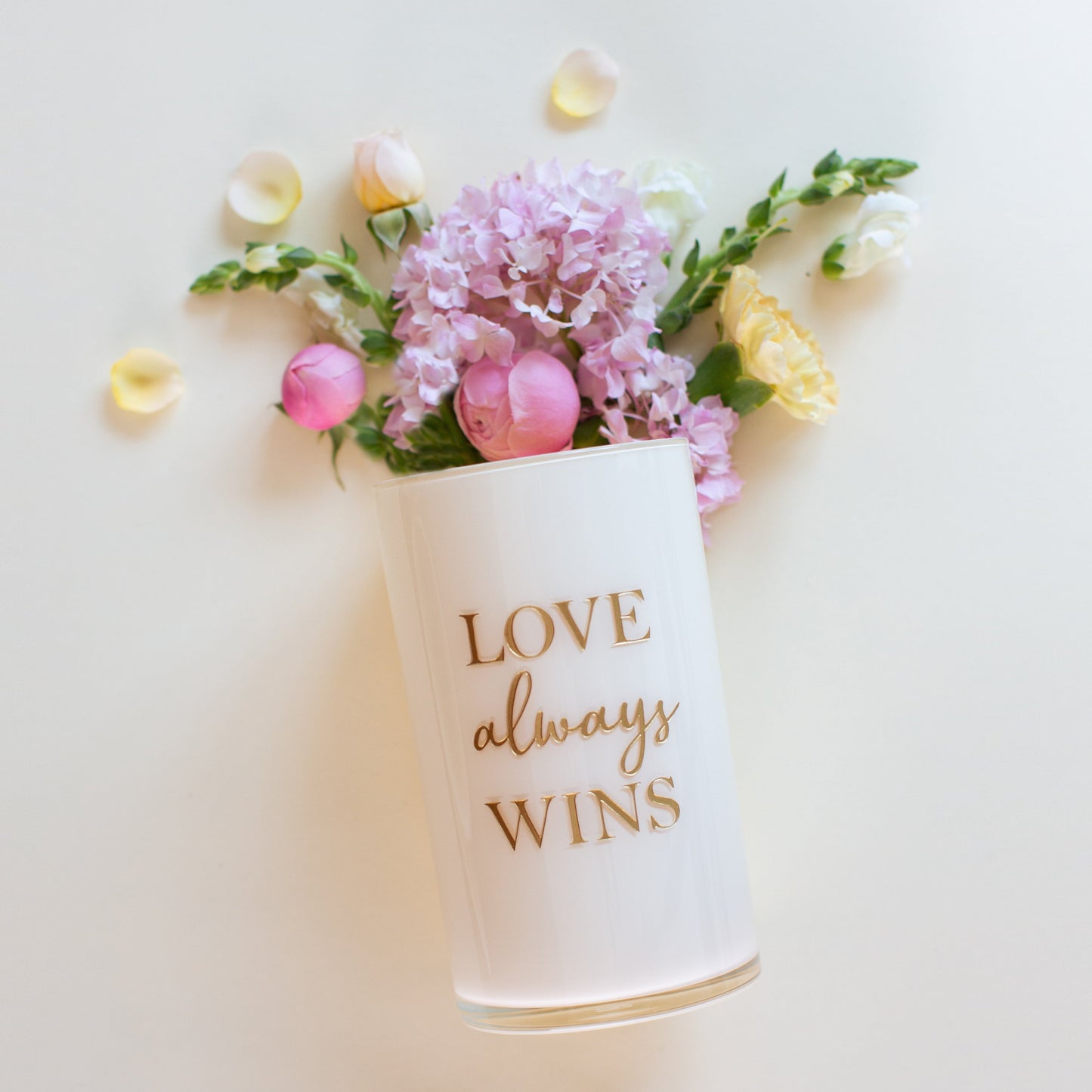 Love Always Wins Vazo